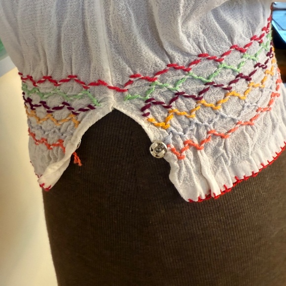 Vintage 70s Colourful Embroidered White Boho Peasant Top - Picture 7 of 8